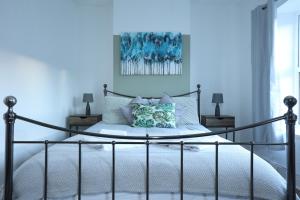 Mansfield House By N And N Stays Ltd,Perfect for contractors & Workers, Close to Principality stadium, Great Location, Free Parking