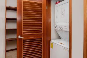 Residences at Barrier Reef 7B Oceanview 2 BR by Stay Floreo