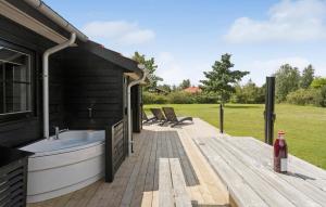 Cozy Home In Væggerløse With Wifi