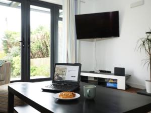 Llwyn Pia by N And N Stays Ltd, with Private Pool, Sauna, perfect for relocation, workers or Your Ideal Getaway