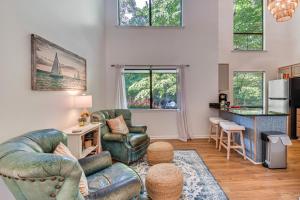 Keowee Key Condo with Lake Access and Community Pools!