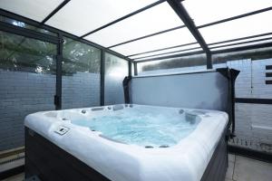 Llwyn Pia by N And N Stays Ltd, with Private Pool, Sauna and hot tub, perfect for relocation, workers or Your Ideal Getaway