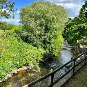 Mourne Magic House-Riverside luxury in Newcastle