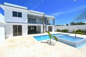 Modern Vacation Paradise Villa with Private Pool - Los Altos de Jalisco