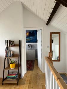 Pier Cottage with private water access to Colla Pier