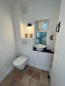 Pier Cottage with private water access to Colla Pier