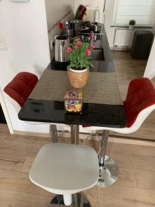 Central Brussel - steps Grand Place - local vibrant neighbourhood