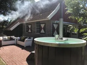 De Brittenburg 4-persoons, finse sauna, hottub, sunshower, grote zonnige omheinde tuin, wifi en huisdier vriendelijk - Vragender