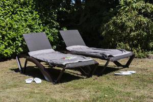 De Brittenburg 4-persoons, finse sauna, hottub, sunshower, grote zonnige omheinde tuin, wifi en huisdier vriendelijk