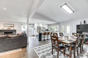 Outdoor Pool and Fire Pit Modern Austin Home