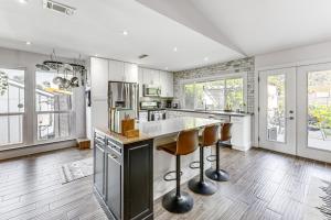 Outdoor Pool and Fire Pit Modern Austin Home