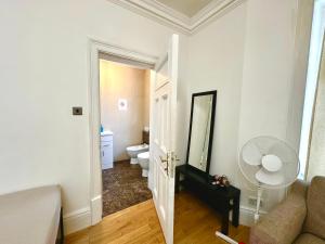 5 minutes from Hyde Park and Oxford Street 5 Bedrooms Apartment in Central London