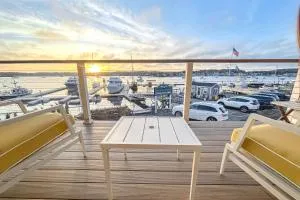 Ocean Breeze Condo - Hendricks Harbor