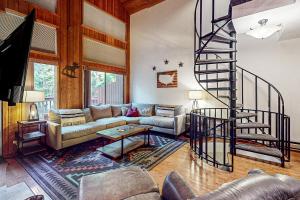 Peaceful Pine Retreat - 3hvězdičkové hotely ve městě Whitefish