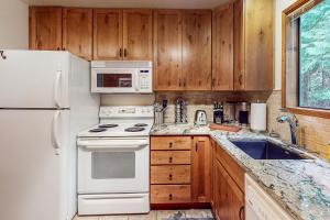 Peaceful Pine Retreat