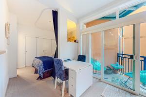 Playing Blues At Belltown Court