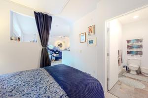 Playing Blues At Belltown Court