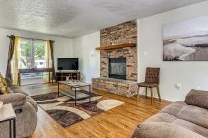 Indianapolis Home with Fire Pit and On-Site Fishing! - Гринфилд