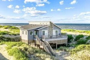 Outer Banks Beachfront Bungalow - Wanchese