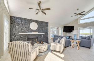 Boat Dock and Pool Bayfront Crystal River Home