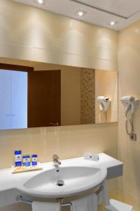 Twin Room with Terrace (2 Adults + 1 Child) room in Hotel RH Bayren Parc