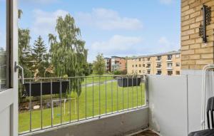 2 Bedroom Cozy Apartment In Randers Sv