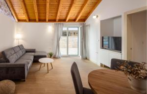 Cozy Home In Primosten With Wifi 