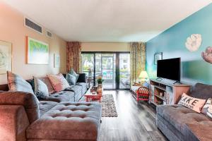 Condo with Patio and Resort Amenities in Fort Pierce!