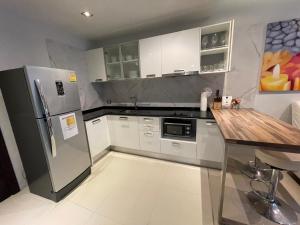 Award Winning Emerald Terrace 1 Bed 4th Floor Pool View By PSR