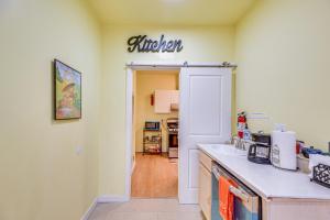 Pet-Friendly Los Angeles Duplex about 2 Mi to Dtwn!