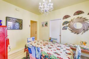 Pet-Friendly Los Angeles Duplex about 2 Mi to Dtwn!