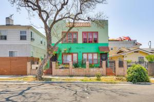 Pet-Friendly Los Angeles Duplex about 2 Mi to Dtwn!