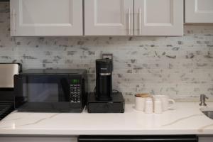 25 mins to Midtown Manhattan