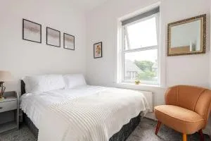 5min to Huddersfield Royal Infirmary Hospital - Golcar