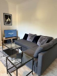 5min to Huddersfield Royal Infirmary Hospital