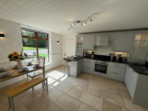 7 Person home With HOT TUB