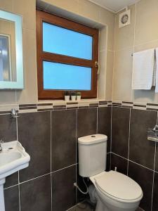 7 Person home With HOT TUB