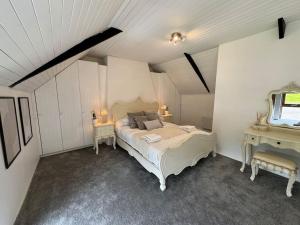 7 Person home With HOT TUB