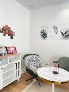 Dhay Studio Near the Boulevard IPTV for free