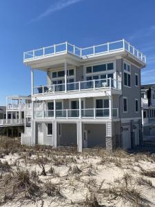 New Oceanfront In Peahala Park Sleeps 11 - Ubytování bez kategorie ve městě Brant Beach