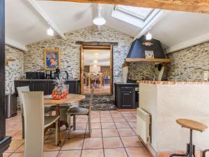 Maison avec piscine privée chauffée, proche plage à Pornic - FR-1-306-1284