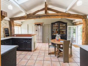 Maisons de vacances Maison avec piscine privee chauffee, proche plage a Pornic - FR-1-306-1284 : photos des chambres