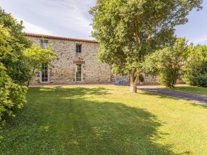 Maisons de vacances Maison avec piscine privee chauffee, proche plage a Pornic - FR-1-306-1284 : photos des chambres