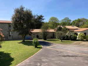 Maisons de vacances Maison avec piscine privee chauffee, proche plage a Pornic - FR-1-306-1284 : photos des chambres