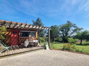 Maisons de vacances Charmant gite a Montbrison avec terrasse et jardin, parking, wifi - FR-1-496-329 : photos des chambres