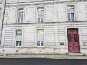 Appartements Appartement avec terrasse, jardin et WIFI au coeur historique d-Angouleme - FR-1-653-263 : photos des chambres