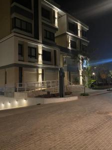 شقه فندقيه بيفرلي هيلز كومبوند one16