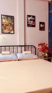 Happy Old House 1738