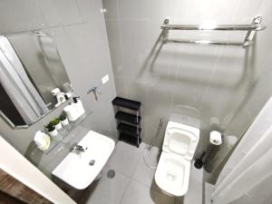 Air Residences-The House of Five 2Queen Bed