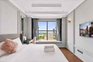 Urban Zen Saigon - Royal Apartment D4